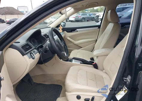 2012 Volkswagen Passat 2.5L Se z USA, uszkodzony, nr VIN 1VWBP7A37CC095307